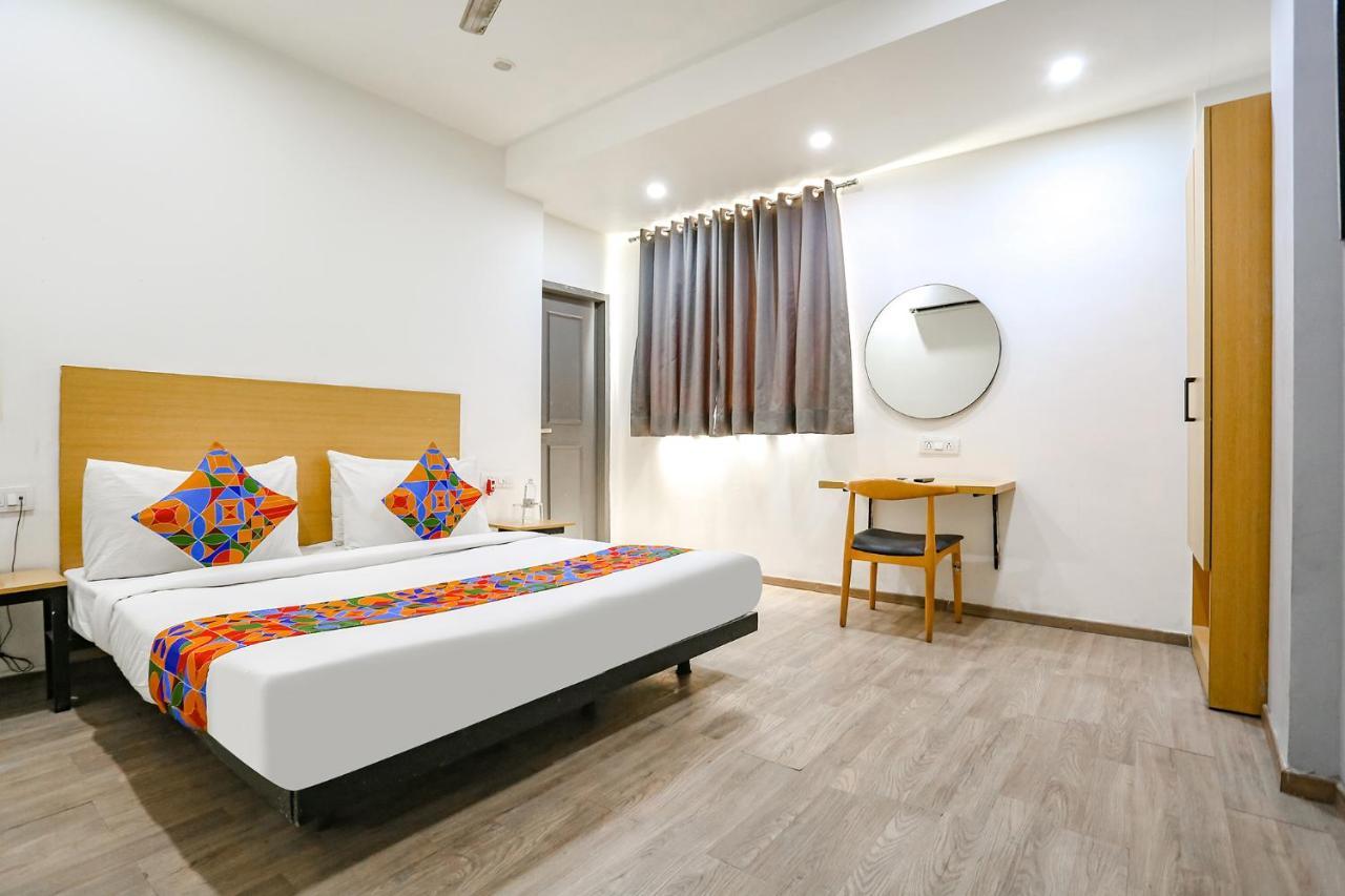 Hotel Fabhotel Vat - Meera Bagh 3*