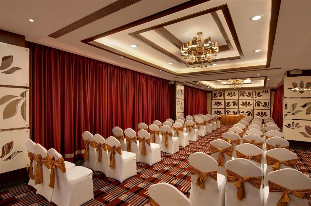The Golden Palms & Spa, Delhi Hotel 4*