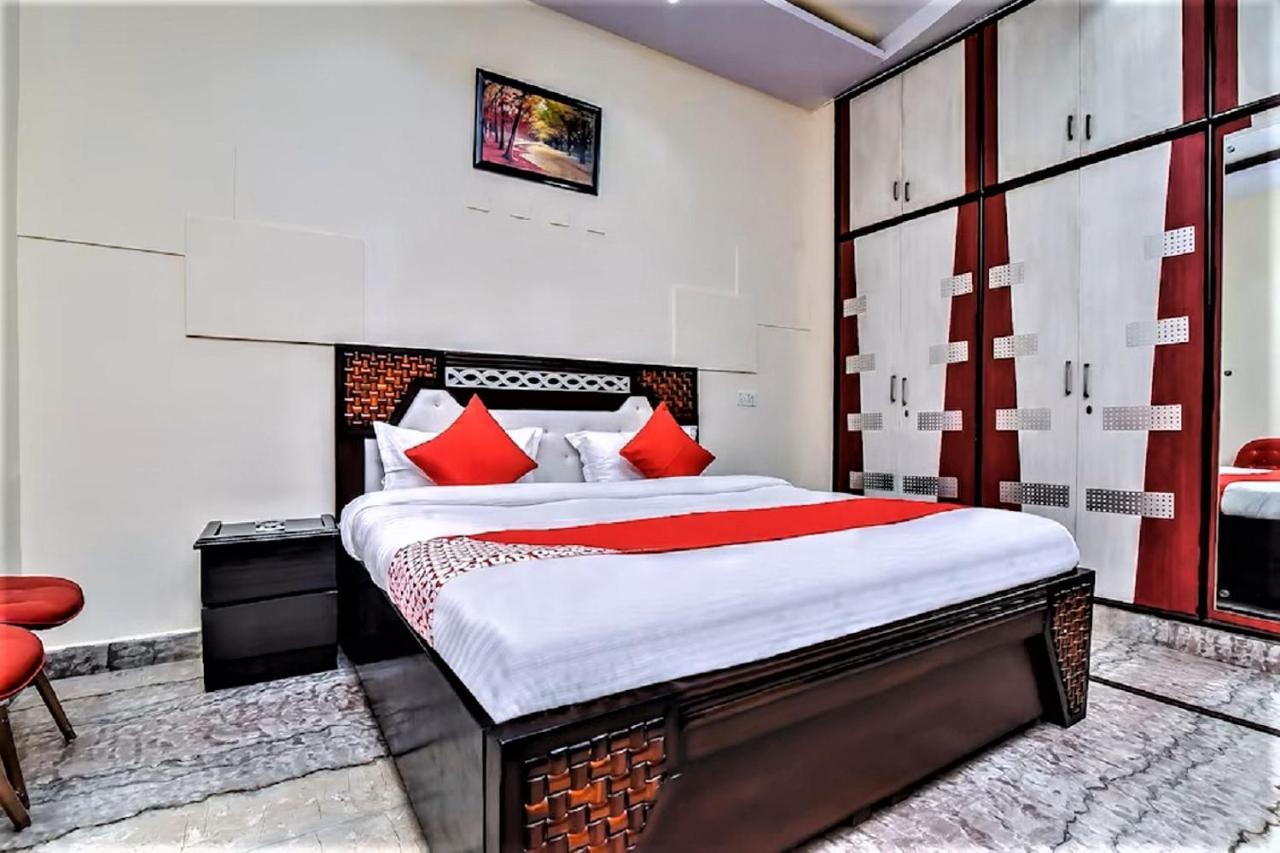 Guest house Florence Residency & Riviera Delhi (National Capital Territory of India)