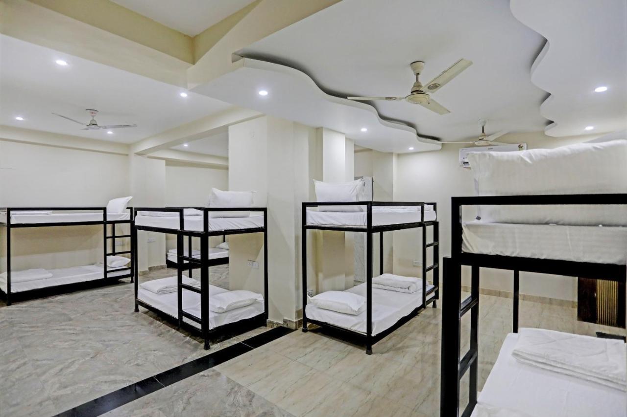 S B Near Railway Station Paharganj Hostel