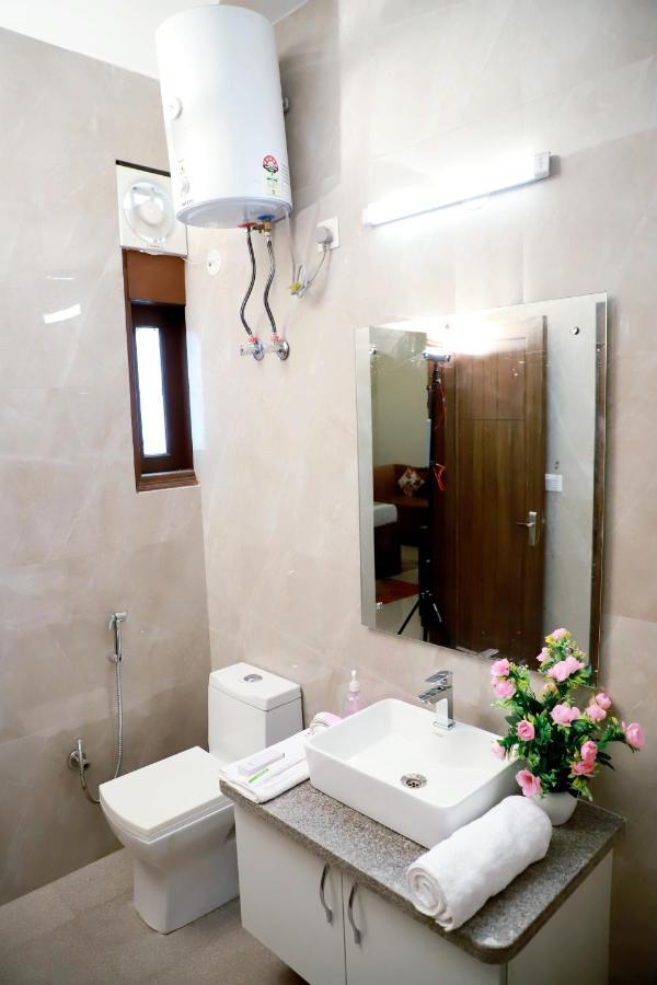 Fortune Service 3bhk,e-28, Saket 2b New Delhi
