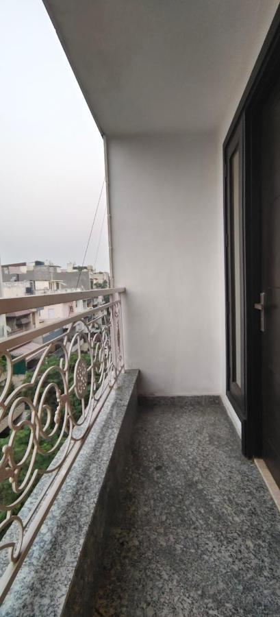 Palatial 3bhk With Terrace! Greater Kailash 1
