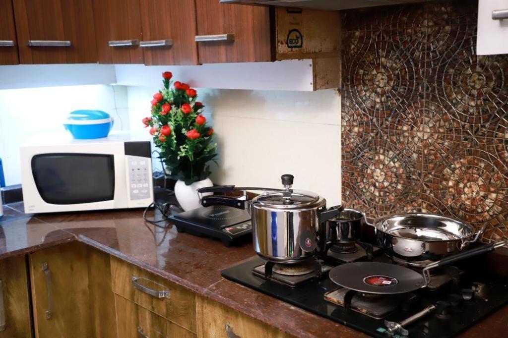 Divine India Service 3 Bhk D-198 Saket * New Delhi
