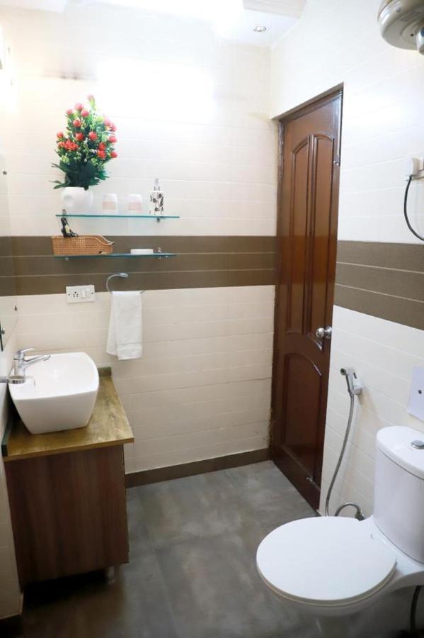 Divine India Service 3 Bhk D-198 Saket *