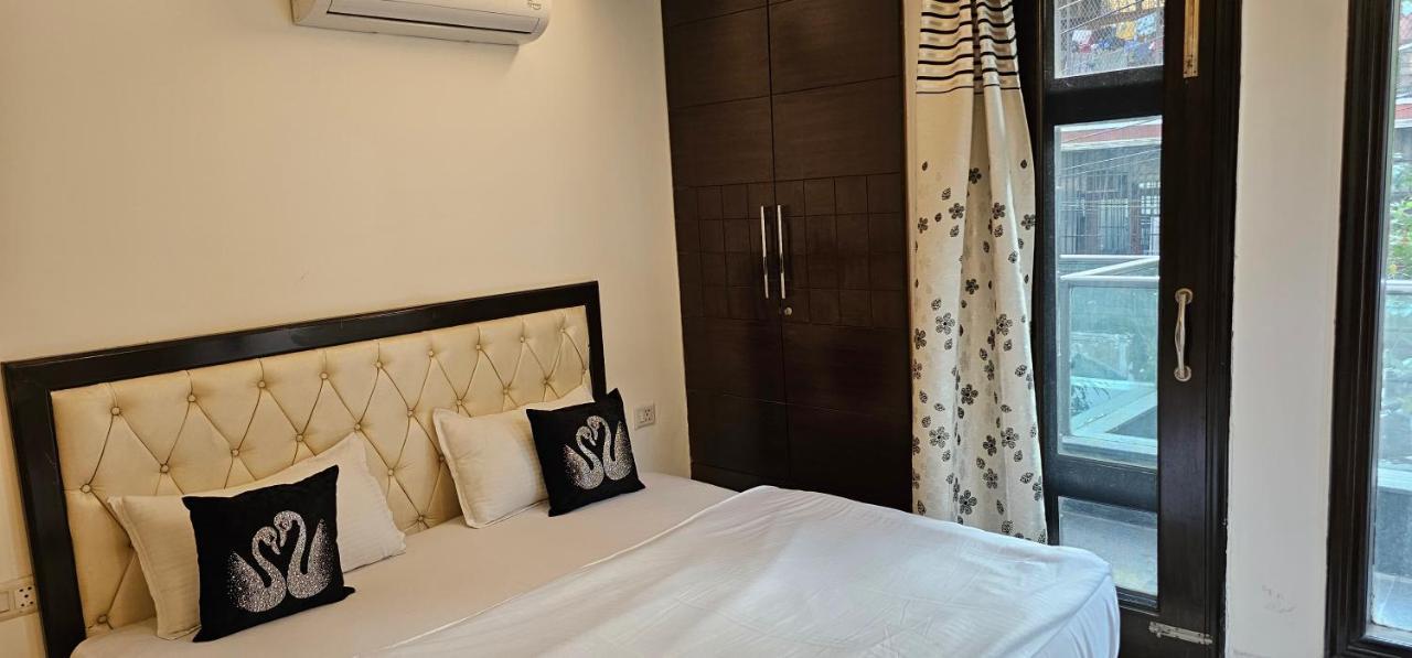 Palatial 3bhk Apartment!greater Kailash 1 *