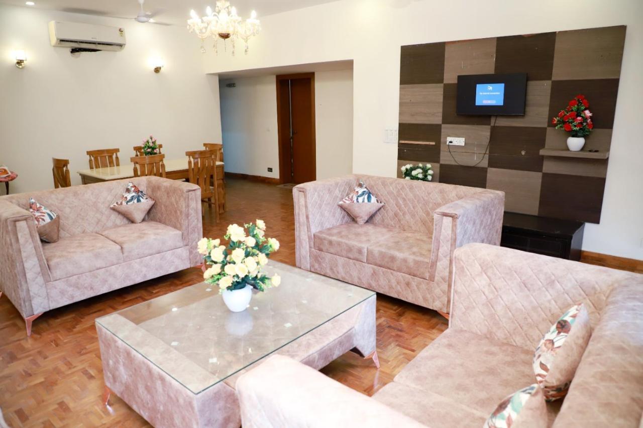 Divine India Service 2bhk 1a Saket * New Delhi