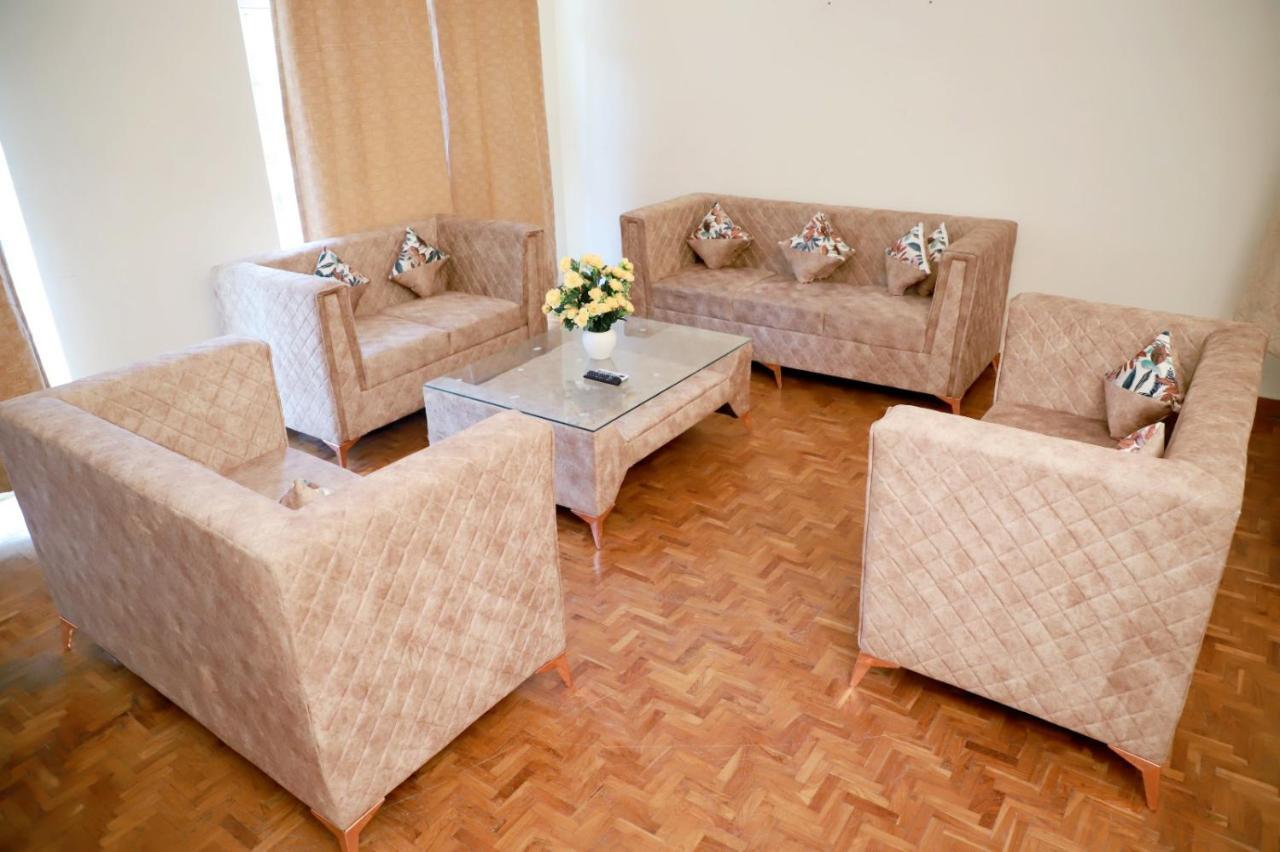 Apartment Divine India Service 2bhk 1a Saket New Delhi