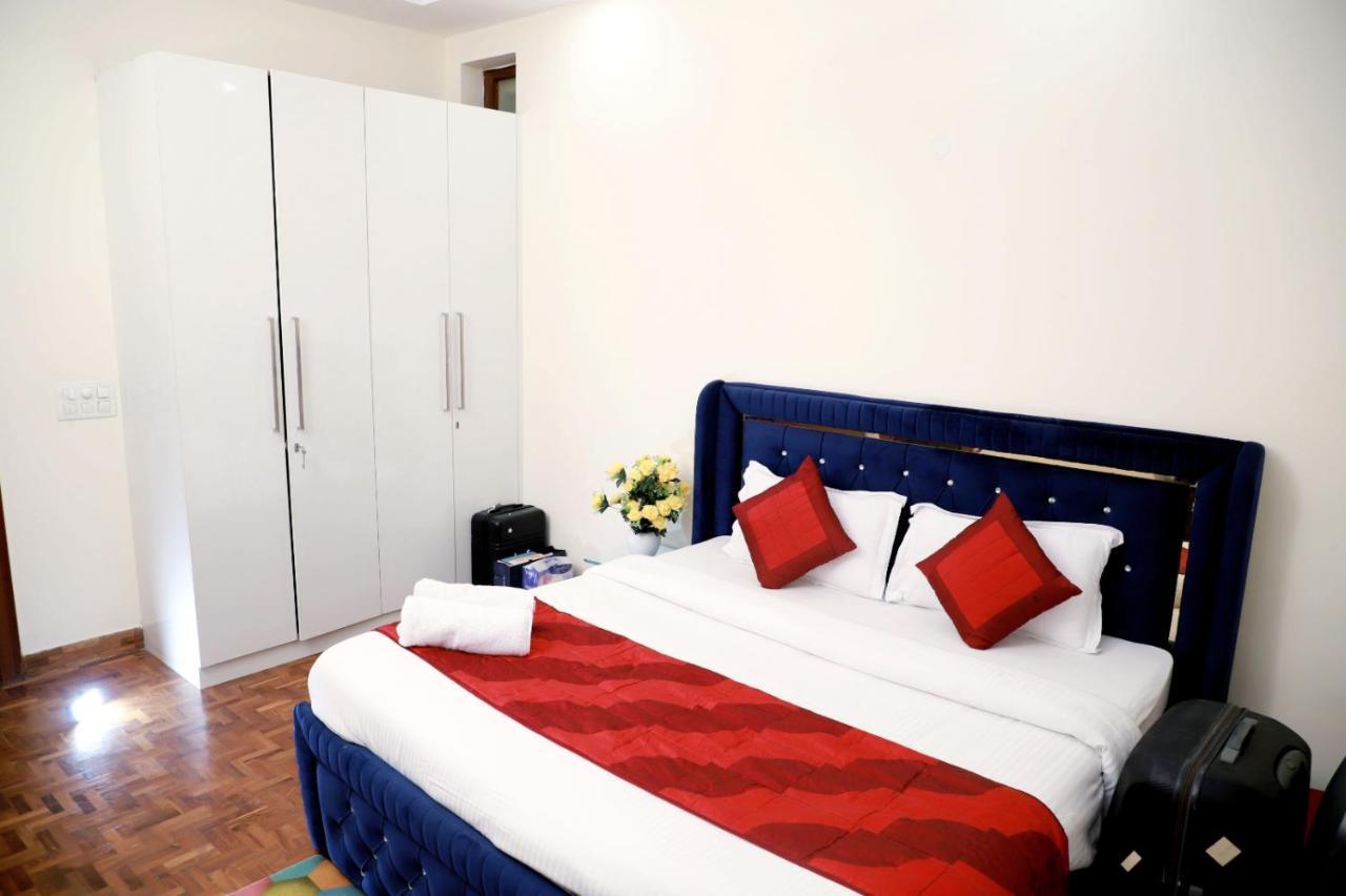 Divine India Service 2bhk 1a Saket Apartment New Delhi