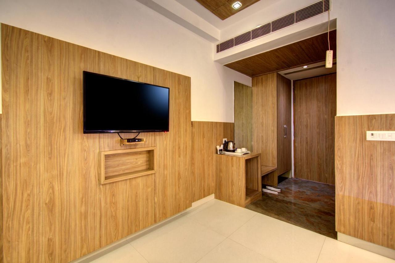 Hotel The Elevate - Near Delhi International Airport New Delhi