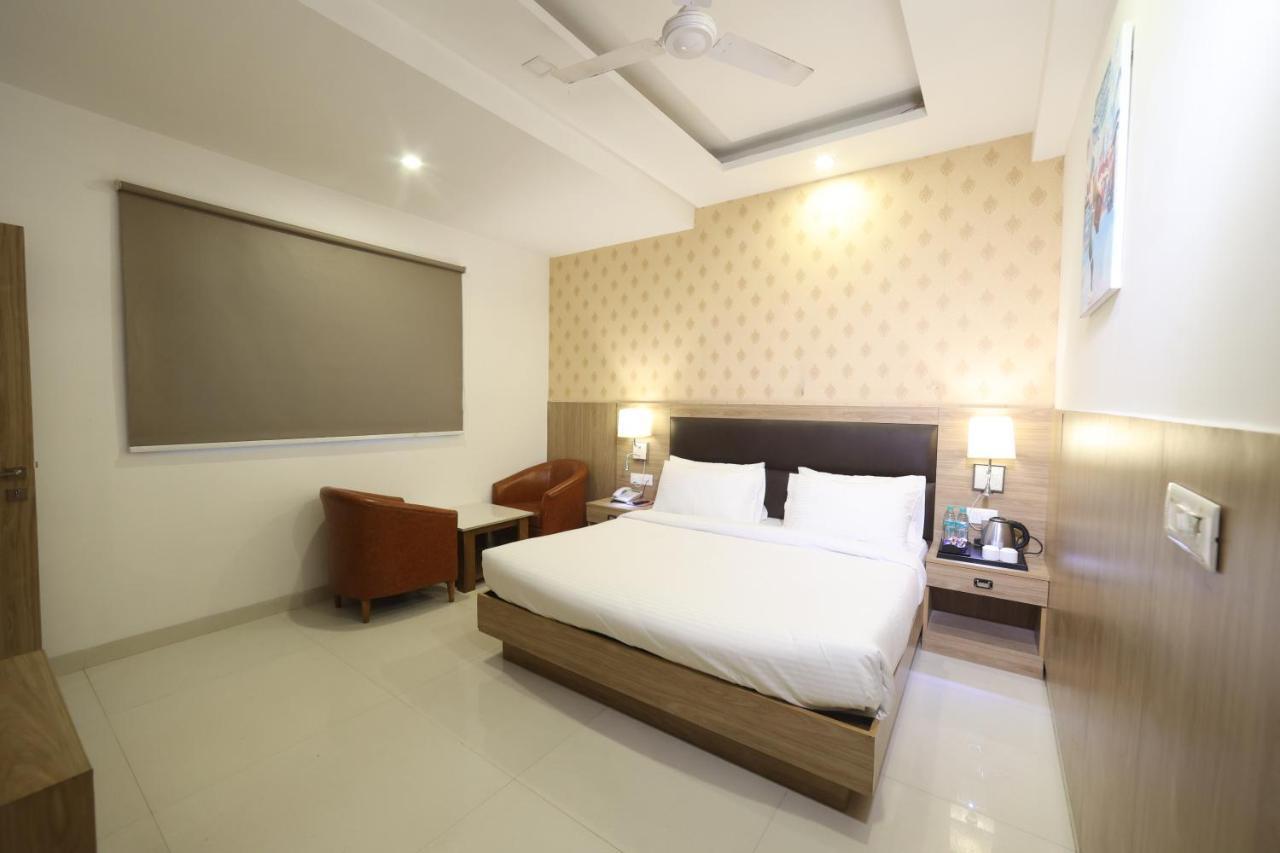 Hotel The Elevate - Near Delhi International Airport