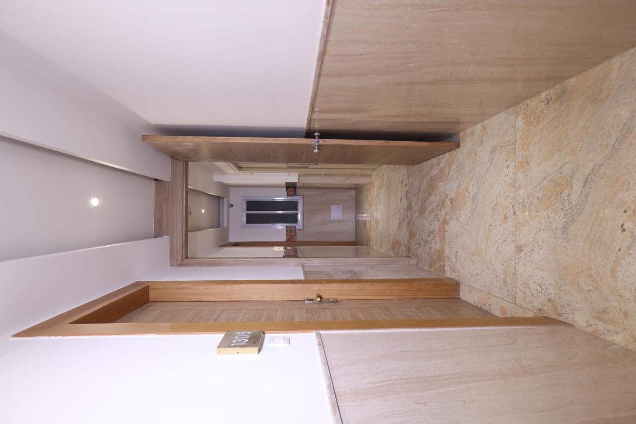Hotel The Elevate - Near Delhi International Airport