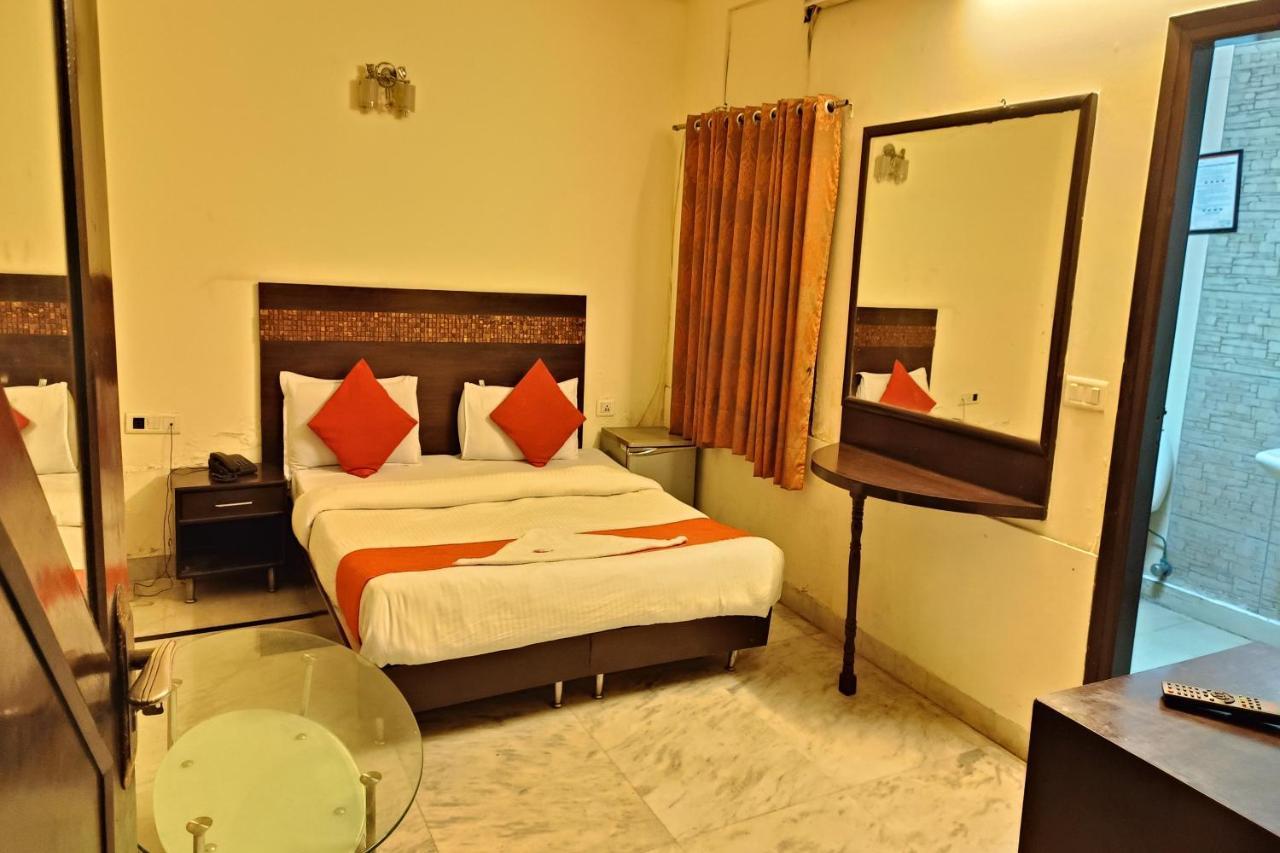 Mandakini Palace 3*