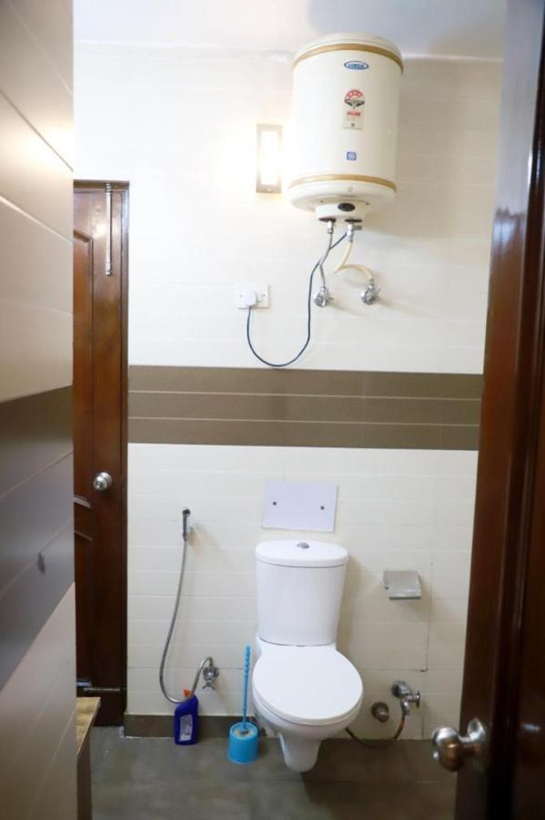 Divine India Service 3 Bhk D-198 Saket New Delhi