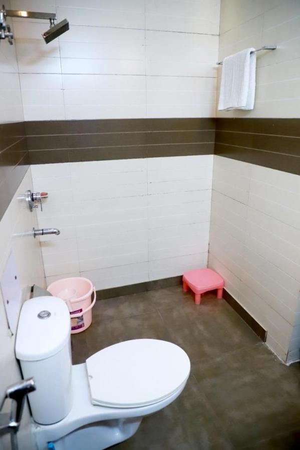 Apartment Divine India Service 3 Bhk D-198 Saket