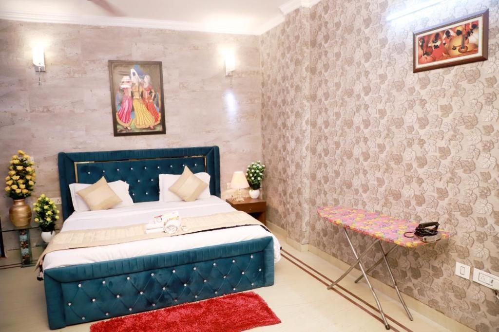 Apartment Divine India Service 3 Bhk D-198 Saket