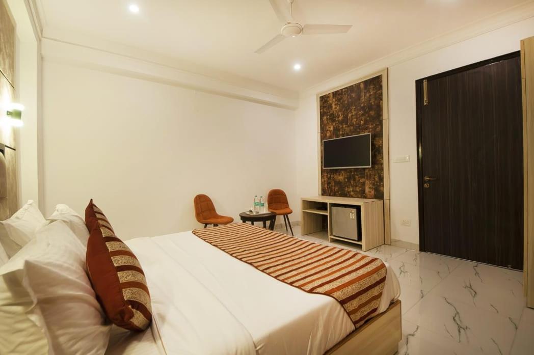 Almora Near Delhi Airport Hotel Nova Deli