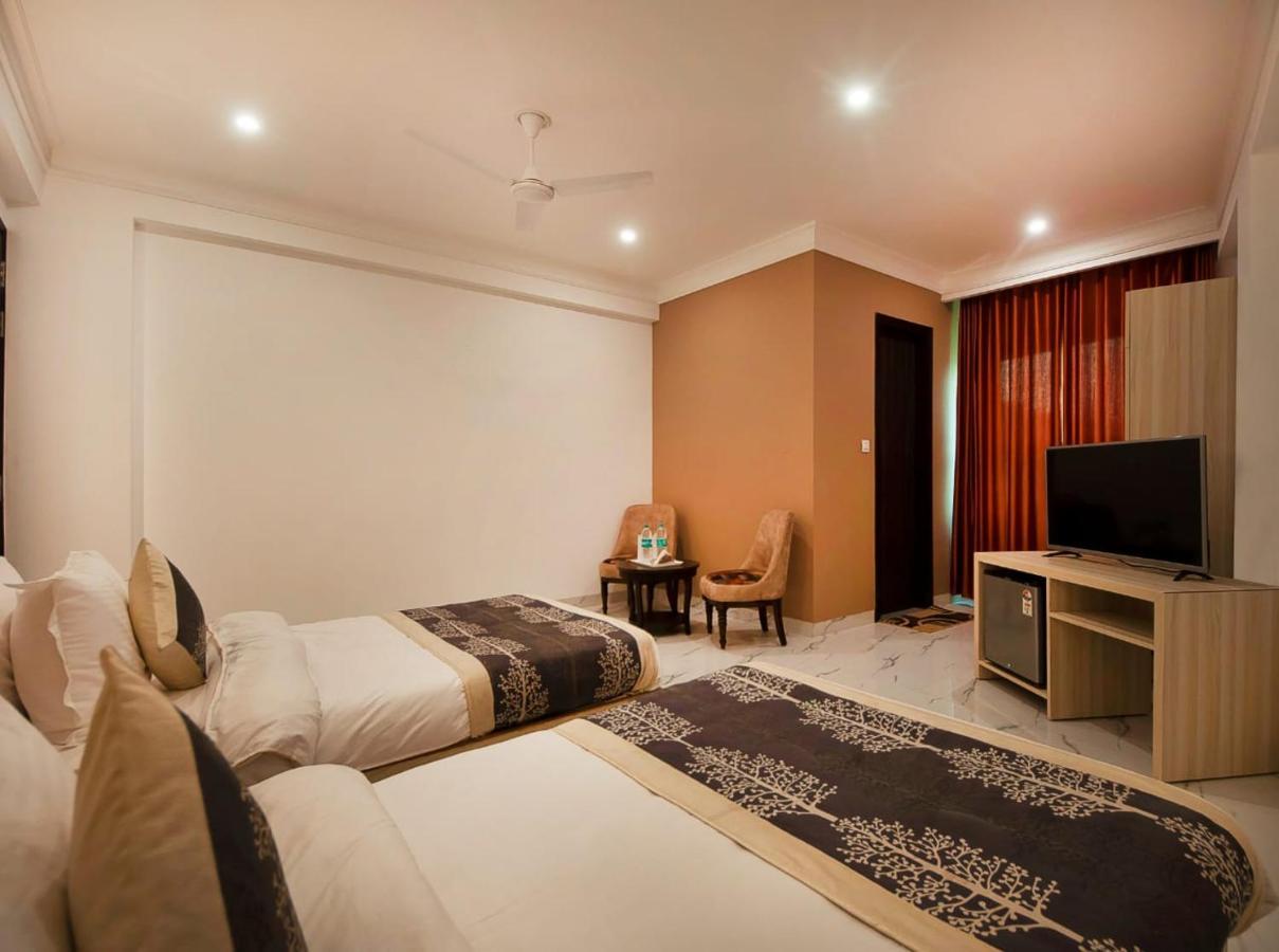 Hotel Almora Near Delhi Airport Nova Deli