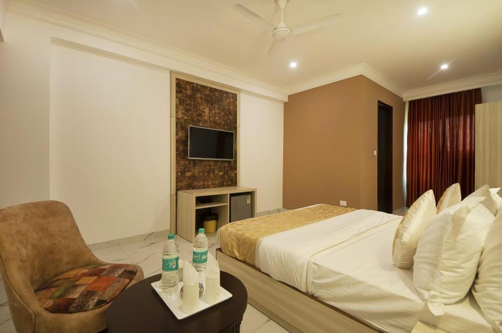 Almora Near Delhi Airport 3* Nova Deli