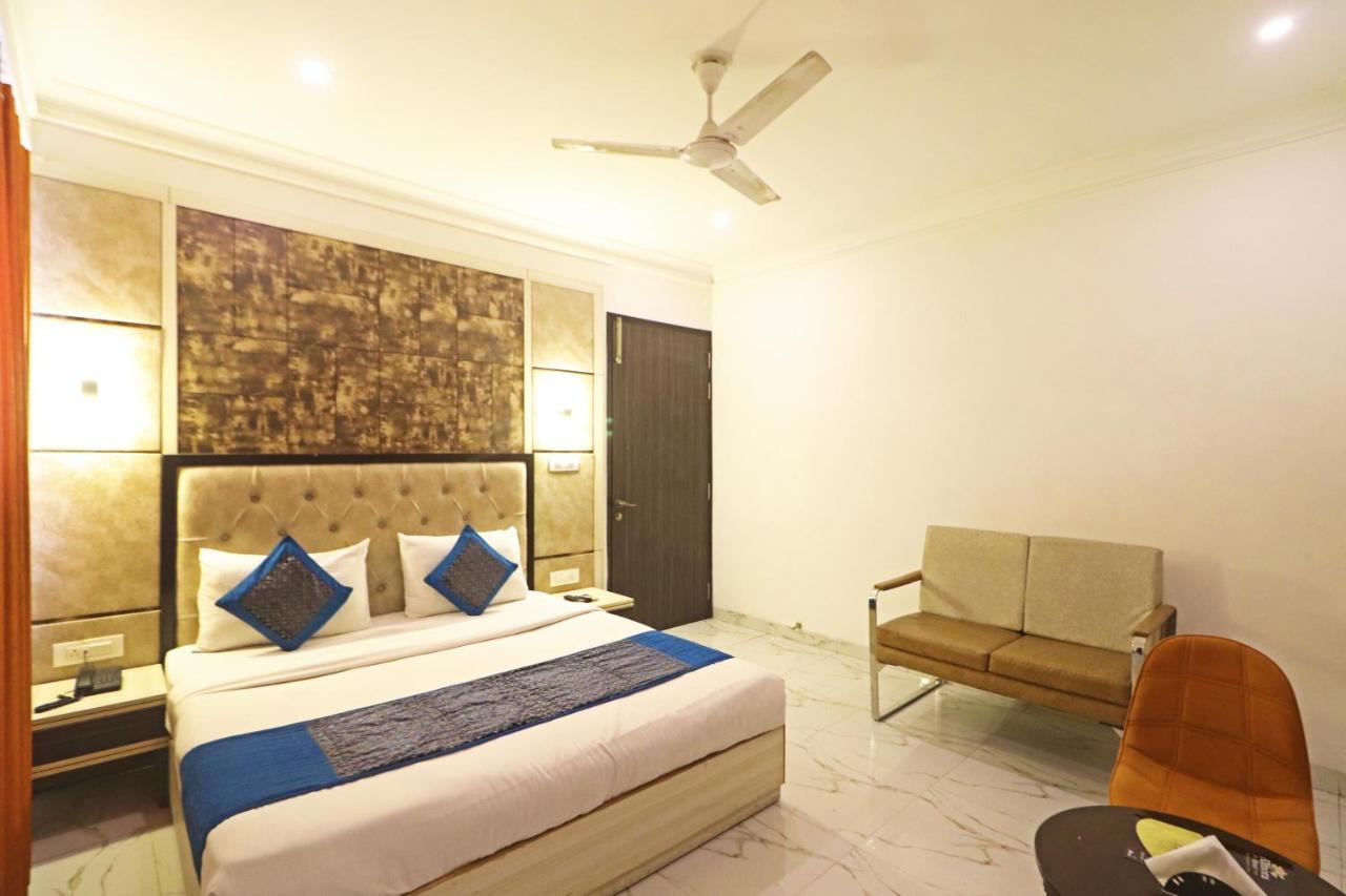 Hotel Almora Near Delhi Airport Nova Deli
