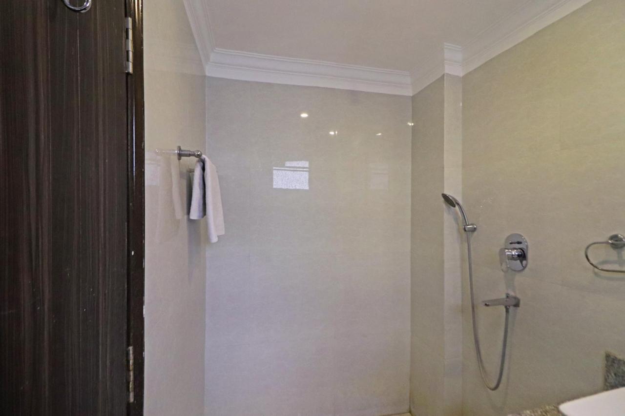 Hotel Almora Near Delhi Airport Nova Deli