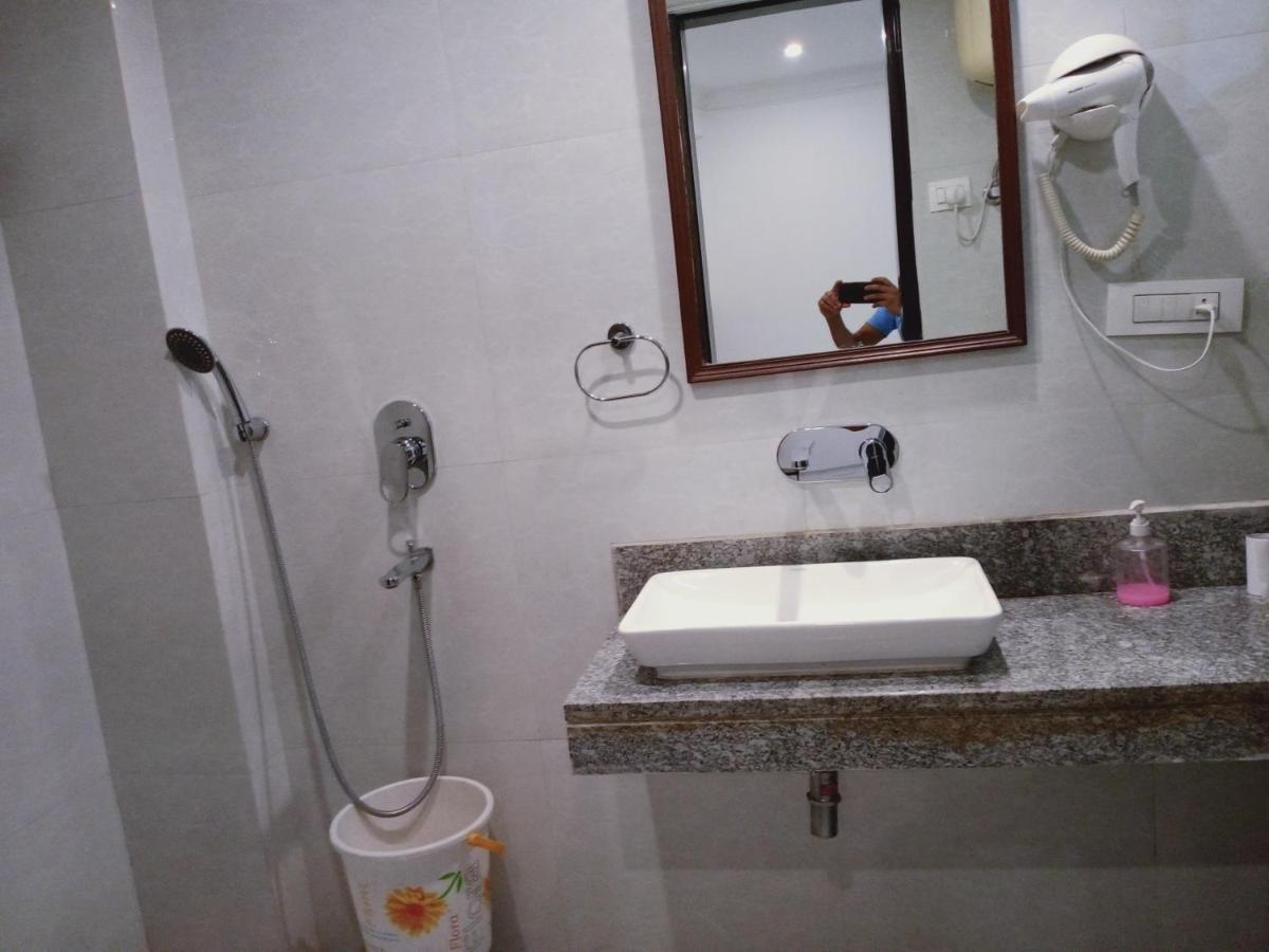 Almora Near Delhi Airport Hotel 3*