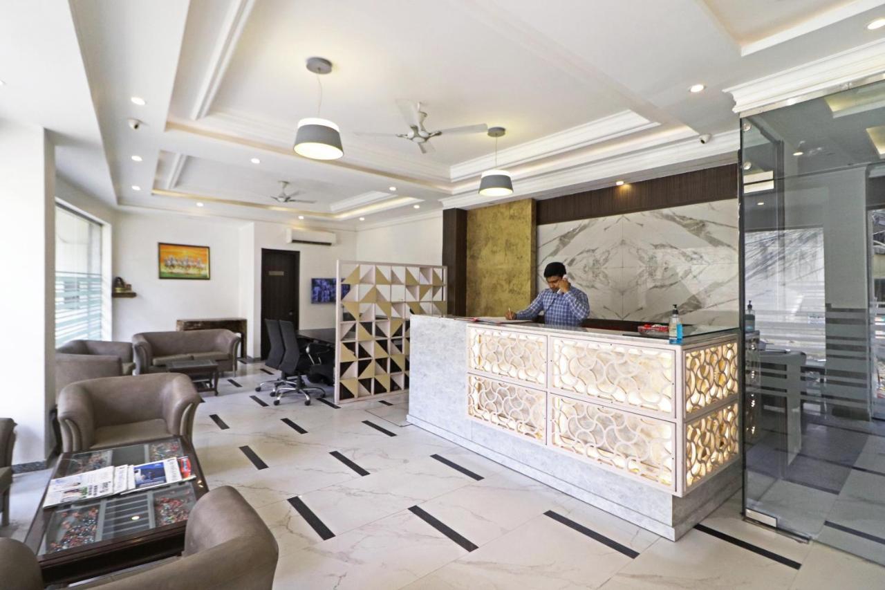 Hotel Almora Near Delhi Airport Nova Deli