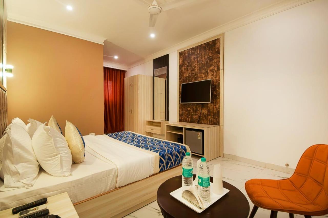 Almora Near Delhi Airport Hotel 3*