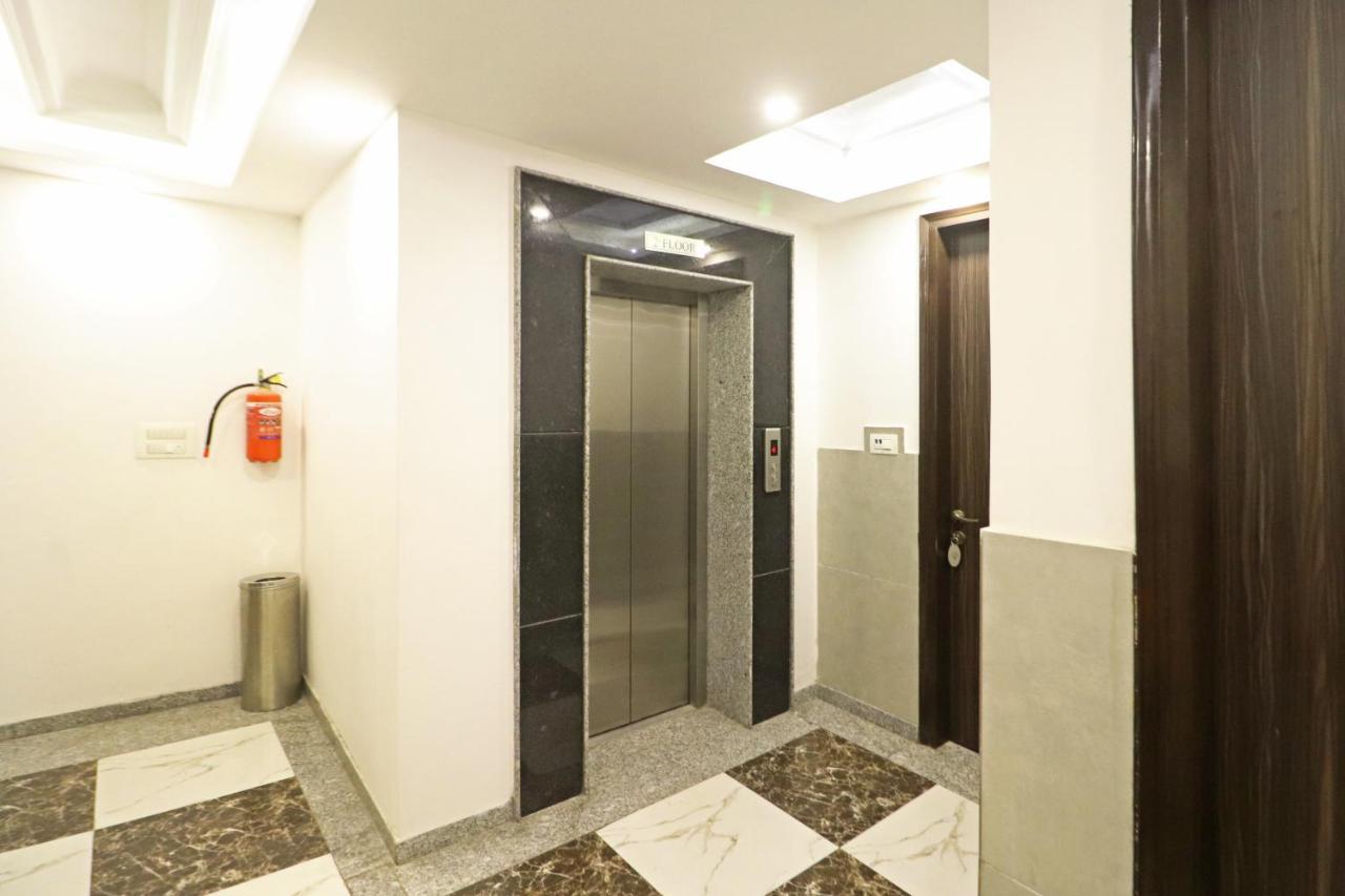 Hotel Almora Near Delhi Airport 3*