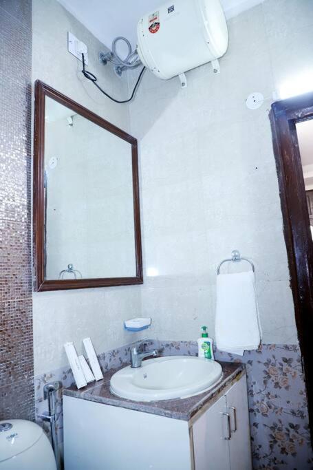 Divine India Service 3bhk 1b Saket Nova Deli
