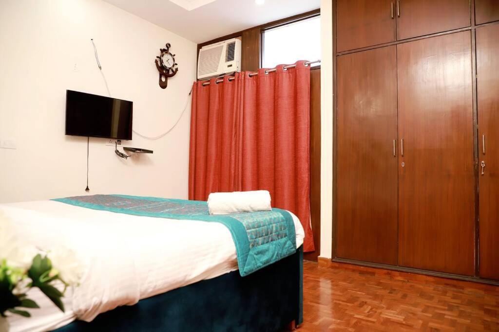 Divine India Service 3bhk 1b Saket Apartamento Nova Deli