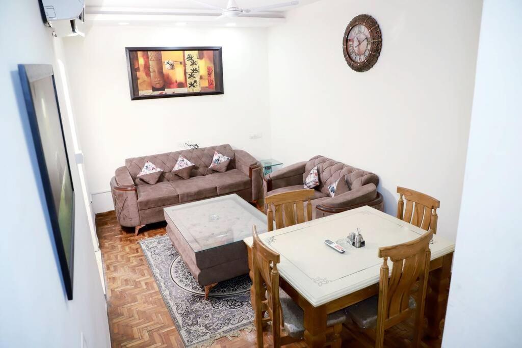 Divine India Service 3bhk 1b Saket Nova Deli