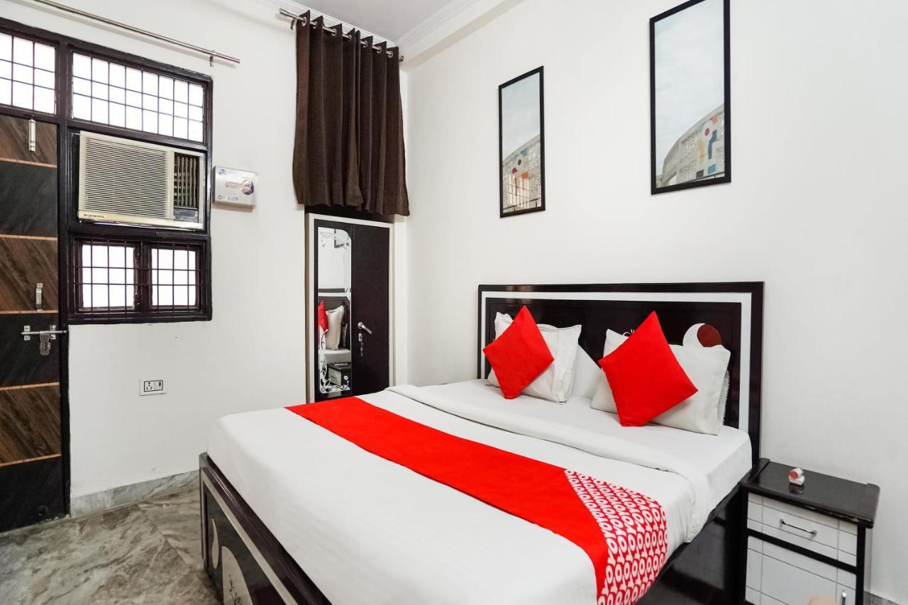 Oyo Flagship 69520 Amazing Near M2k Cinemas Rohini Hotel