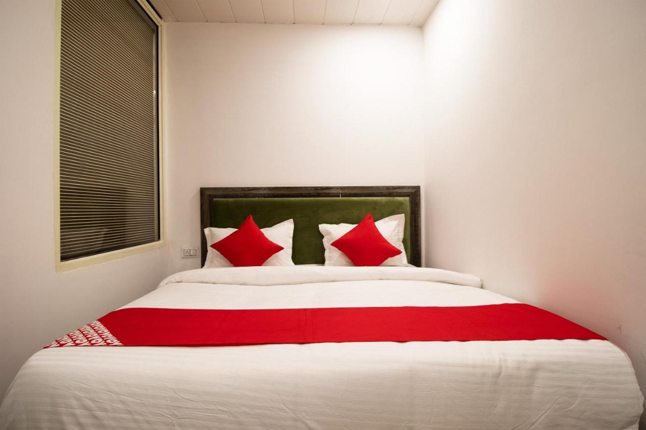 Oyo Flagship 44094 Grand Near Dashrath Puri Metro Station New Delhi