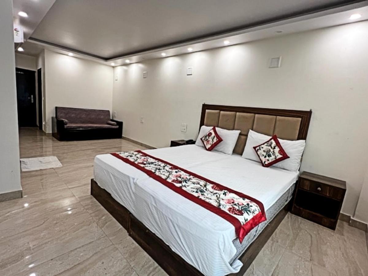Staybook Atlanta Railway Station Paharganj Hotel
