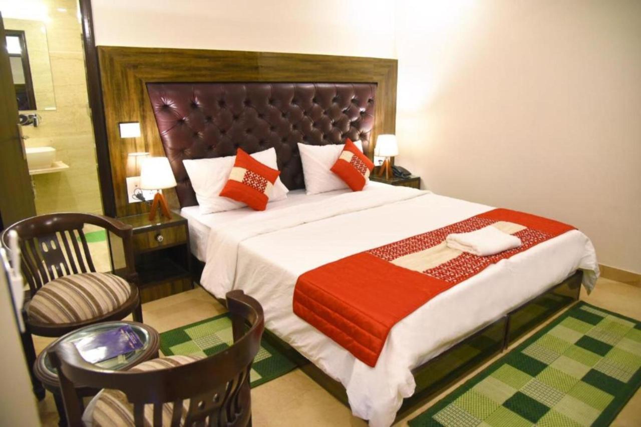Staybook Atlanta Railway Station Paharganj New Delhi