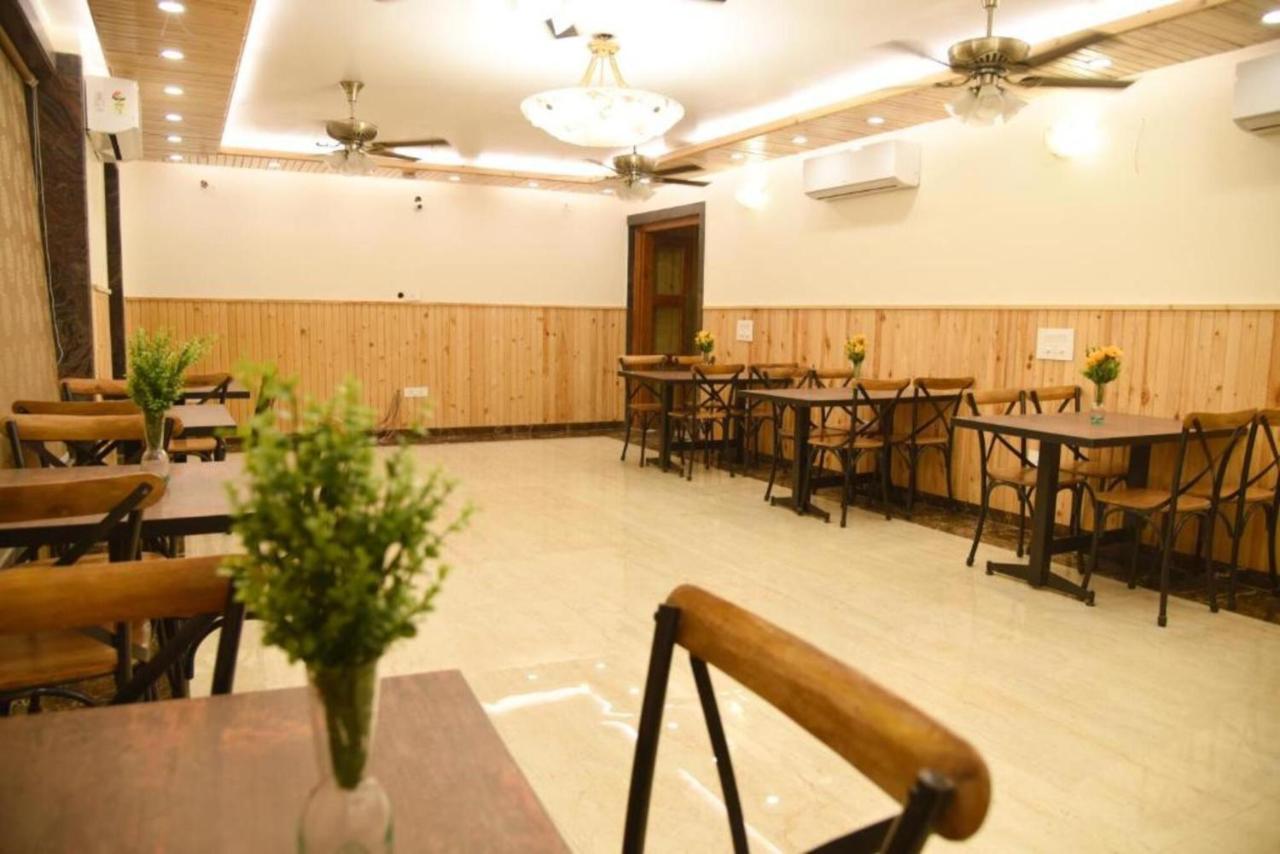 Staybook Atlanta Railway Station Paharganj Hotel