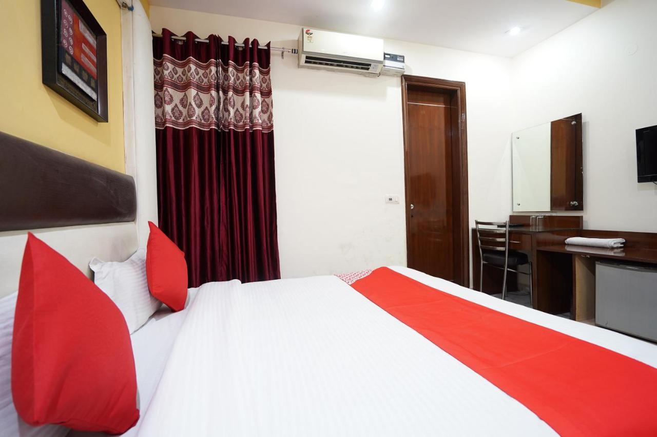 Hotel East *