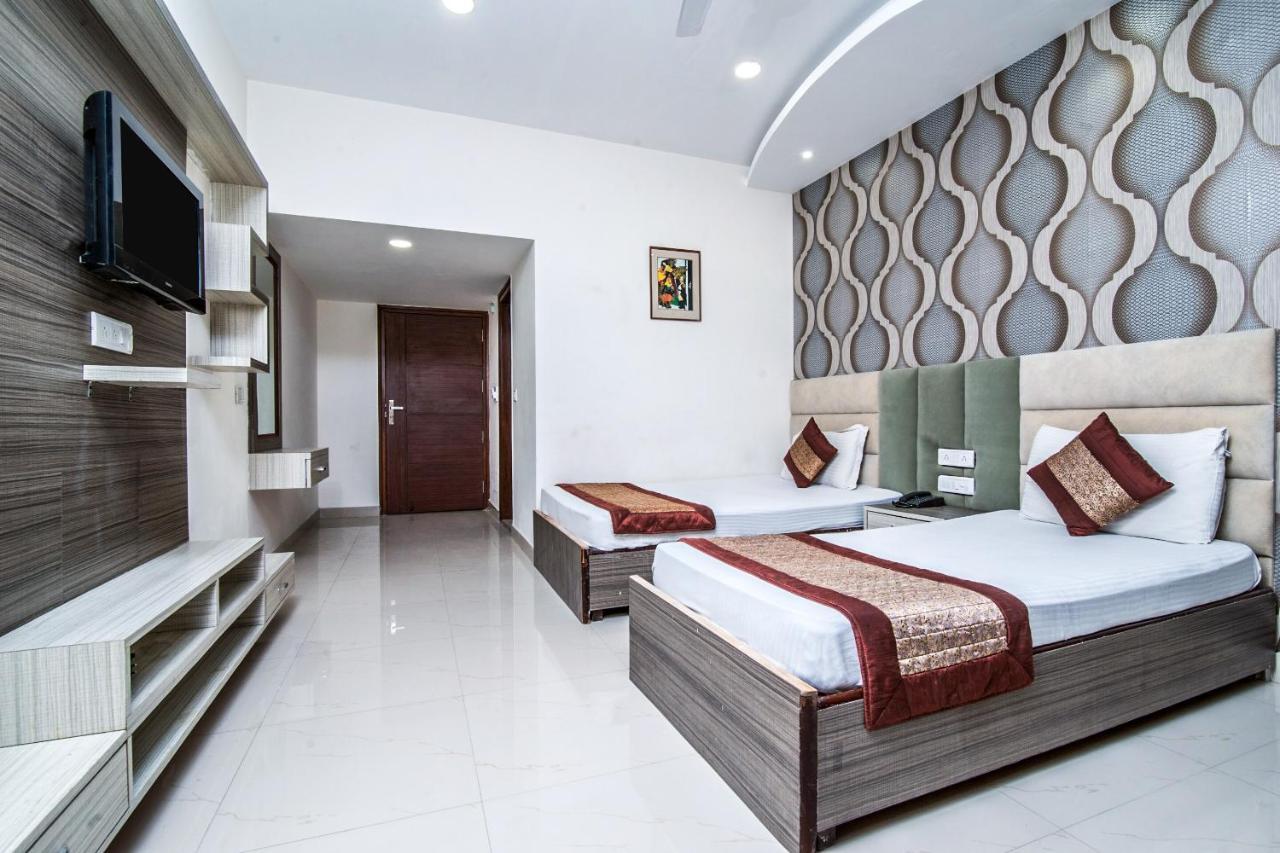 Hotel Capital O Orchid Garden Near Satyam Inox Patel Nagar