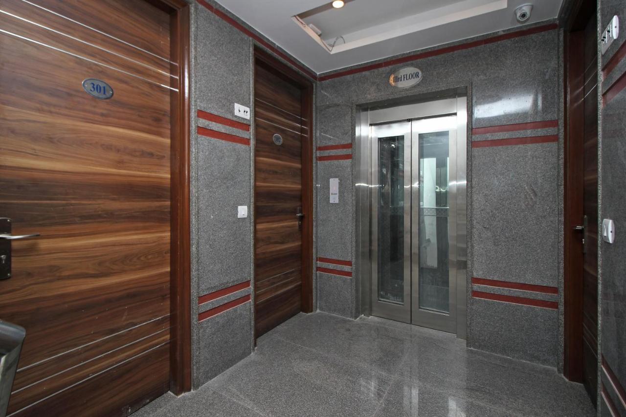 Oyo Blu Pebbles Near Delhi Airport 3*