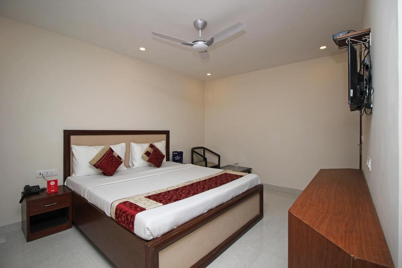Oyo Blu Pebbles Near Delhi Airport Hotel