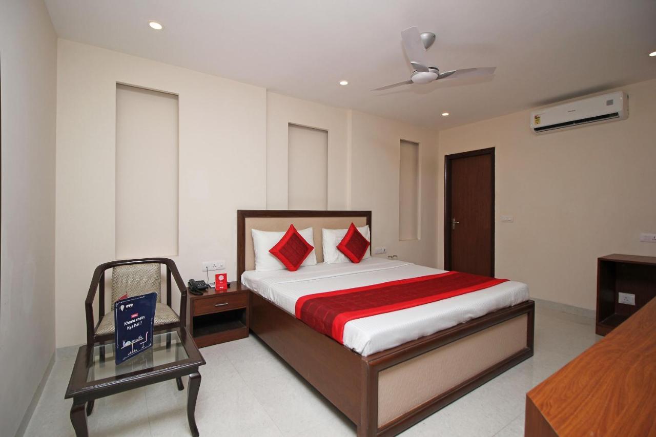 Hotel Oyo Blu Pebbles Near Delhi Airport 3*