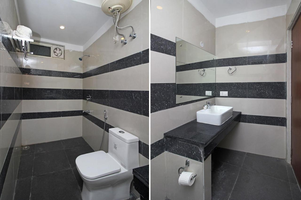 Oyo Blu Pebbles Near Delhi Airport 3*