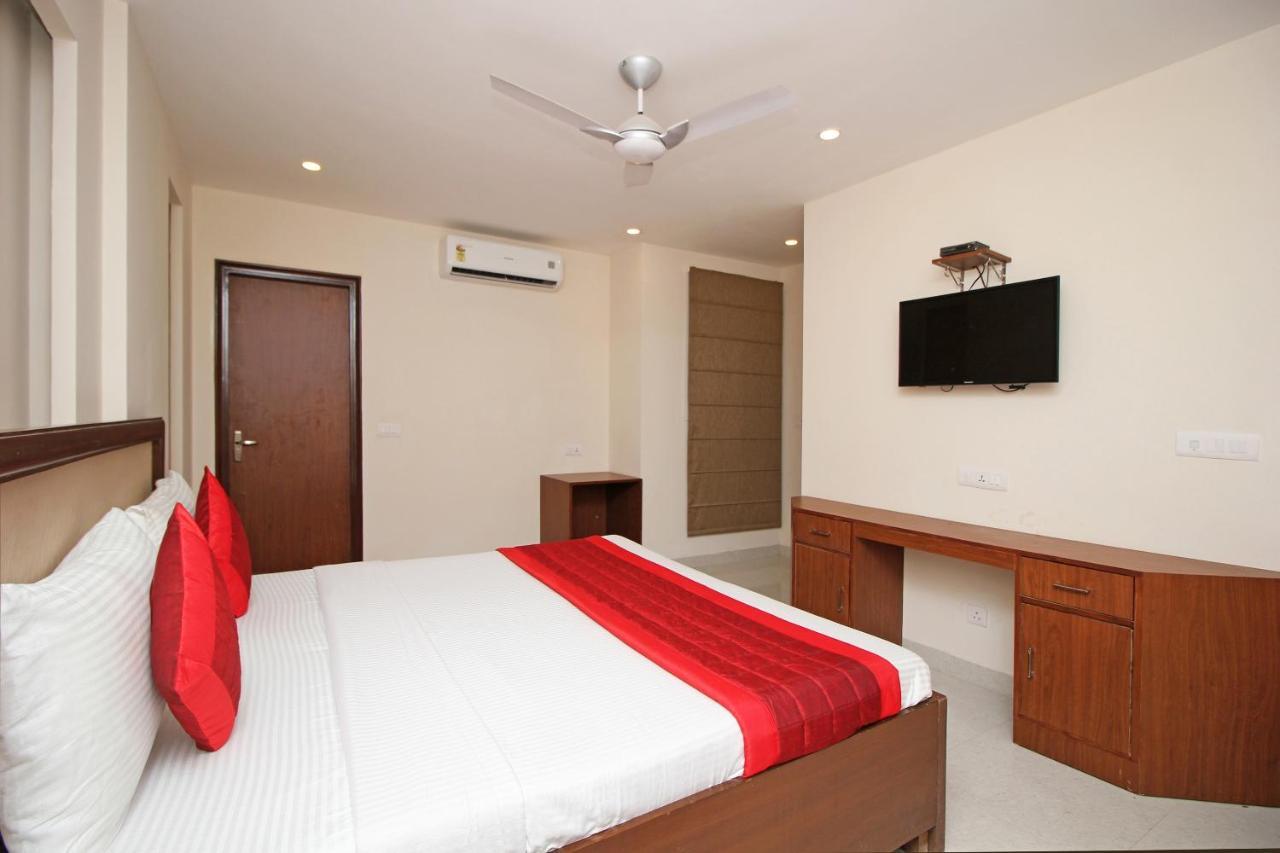 Oyo Blu Pebbles Near Delhi Airport Hotel 3*