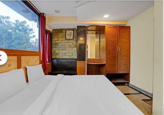 Hotel Oyo 75948 Tushar Continental New Delhi