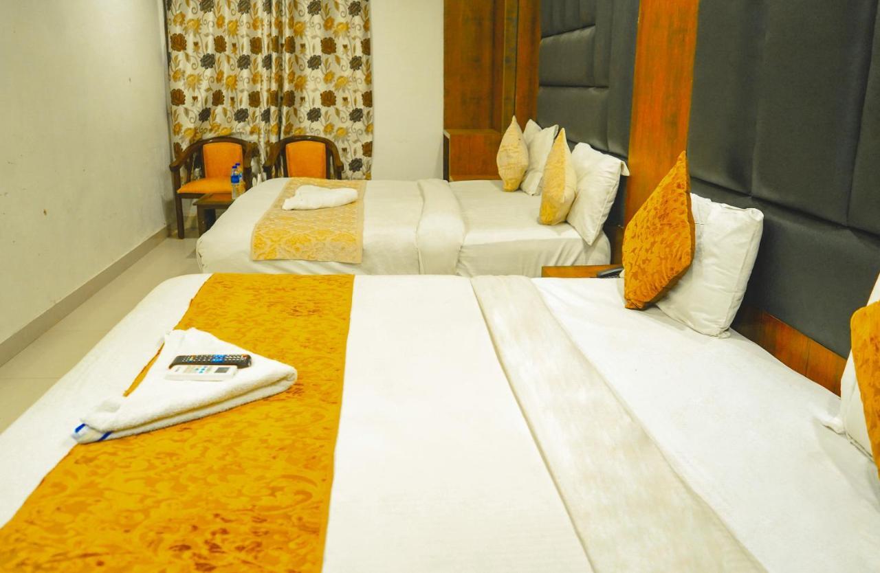 Roomshala 053 Tej Palace - Near Igi Airport Delhi Hotel 3*