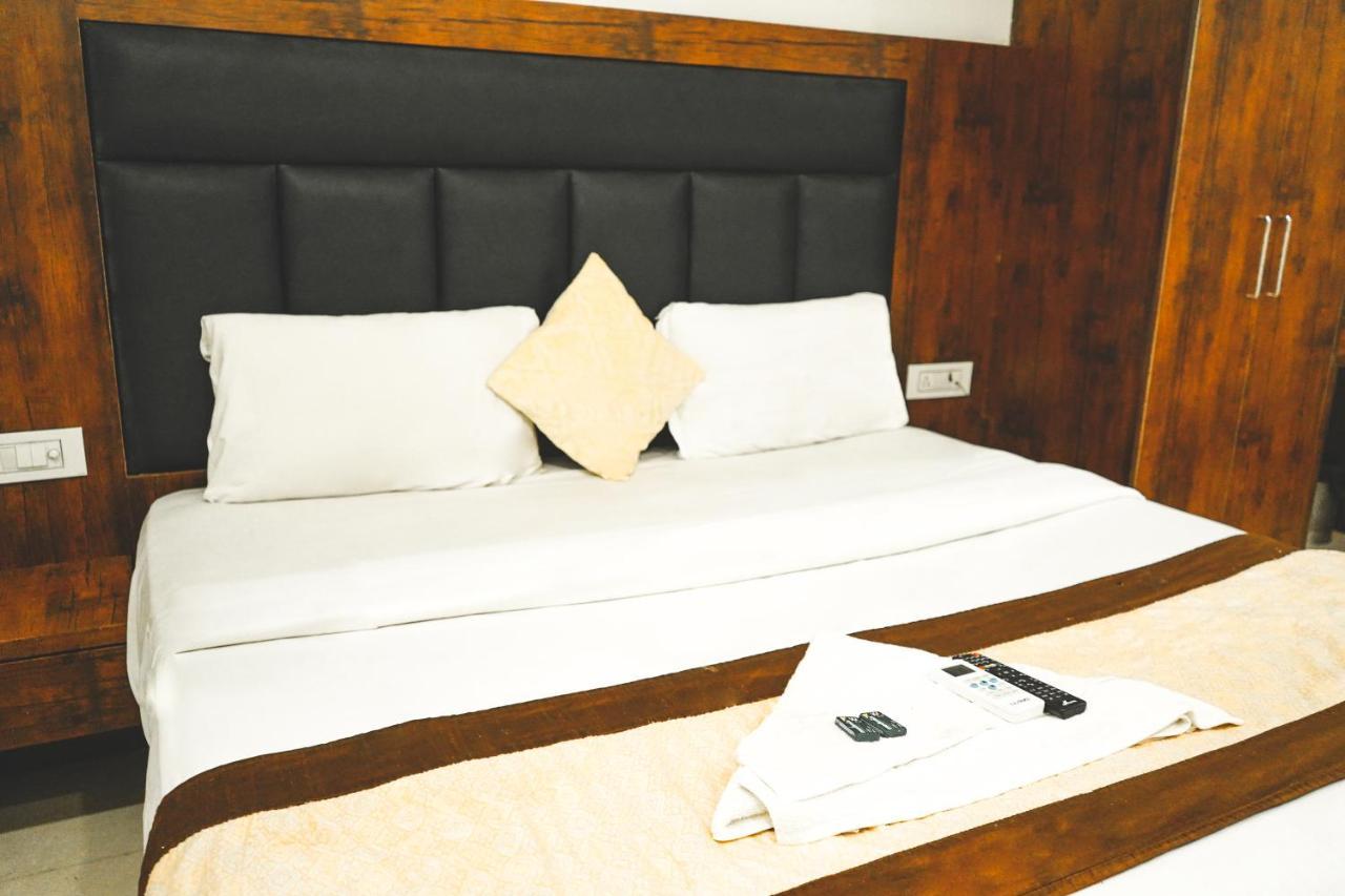 Hotel Roomshala 053 Tej Palace - Near Igi Airport Delhi New Delhi