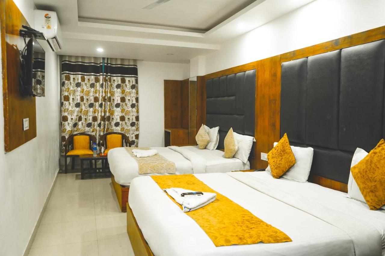 Roomshala 053 Tej Palace - Near Igi Airport Delhi New Delhi