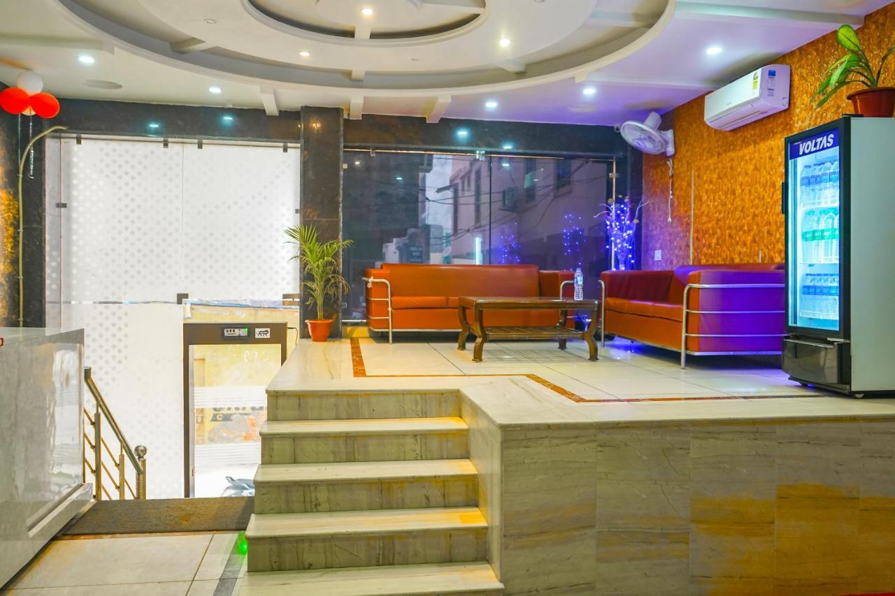 Hotel Roomshala 053 Tej Palace - Near Igi Airport Delhi