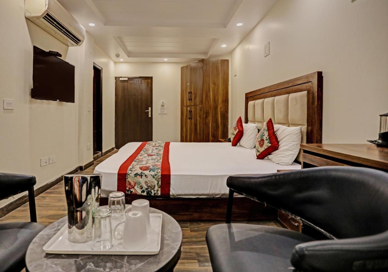 Staybook Atlanta Railway Station Paharganj 3*