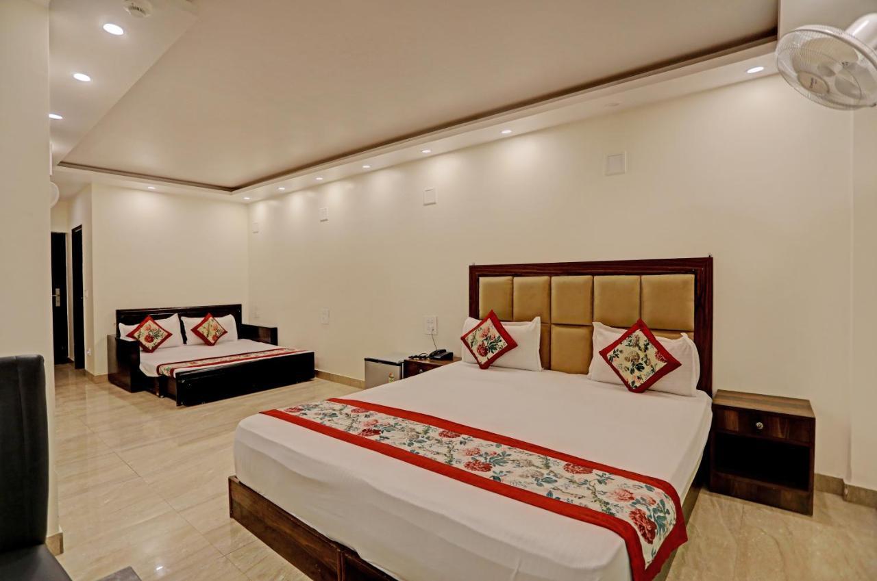 Staybook Atlanta Railway Station Paharganj